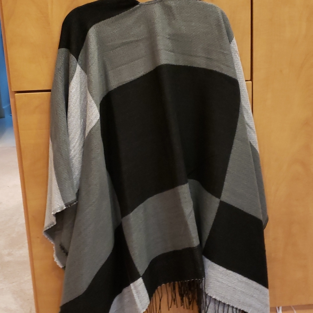 Athleta Ruana Wrap - Picture 3 of 3